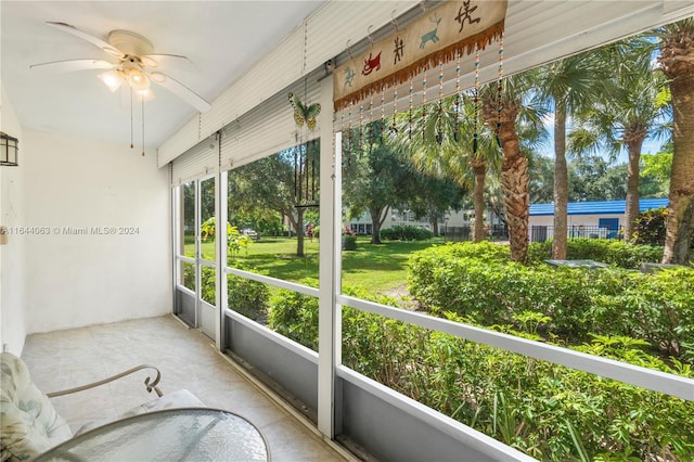 sunroom featuring ceiling fan