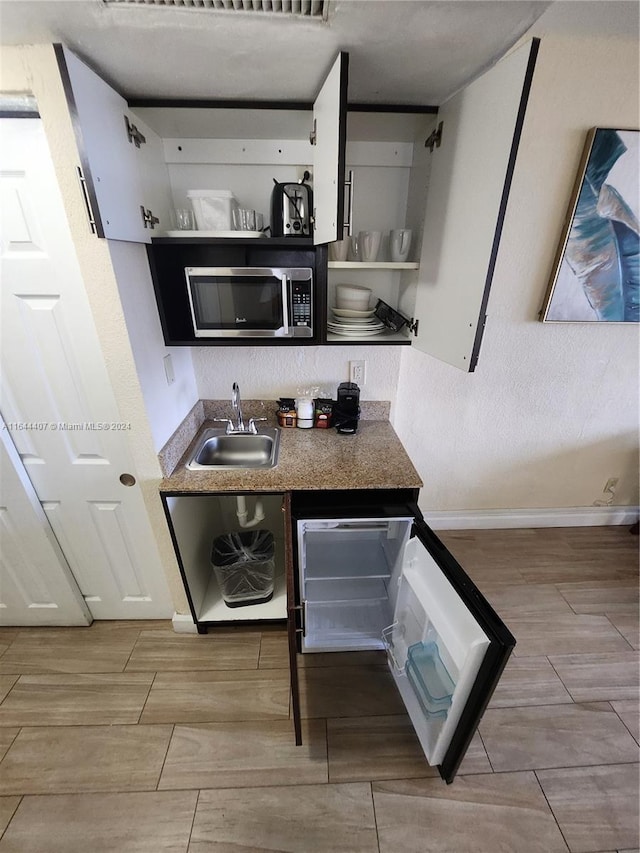 kitchen featuring sink