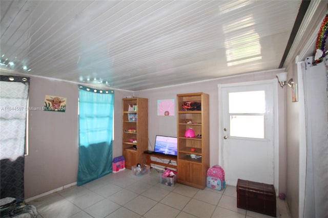 dining area featuring light tile patterned floors