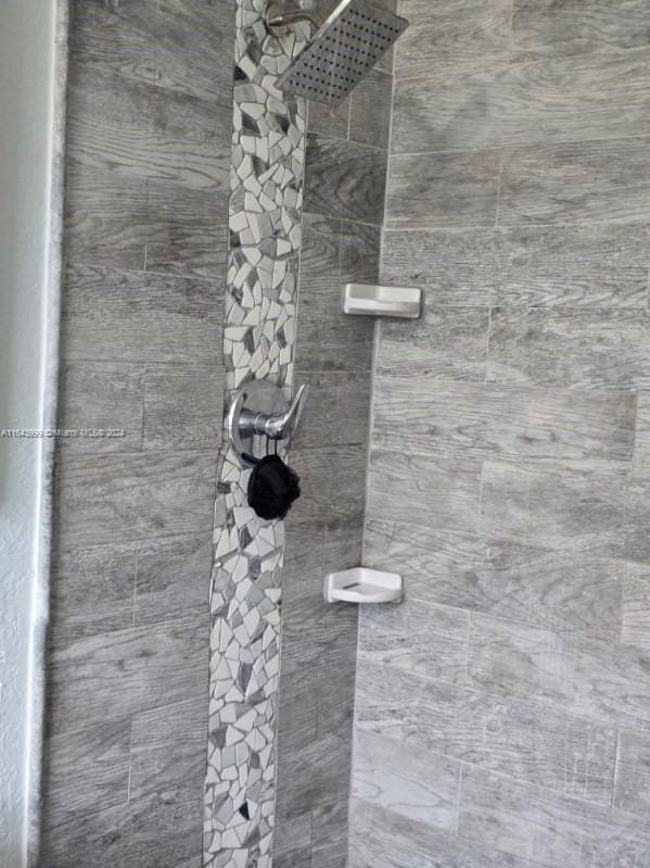 details featuring a tile shower