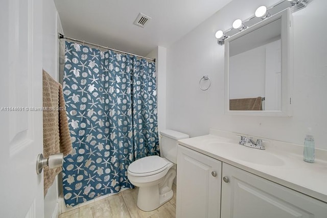 bathroom with toilet, vanity, and curtained shower