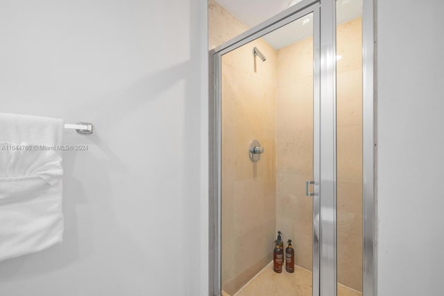 full bathroom featuring a stall shower