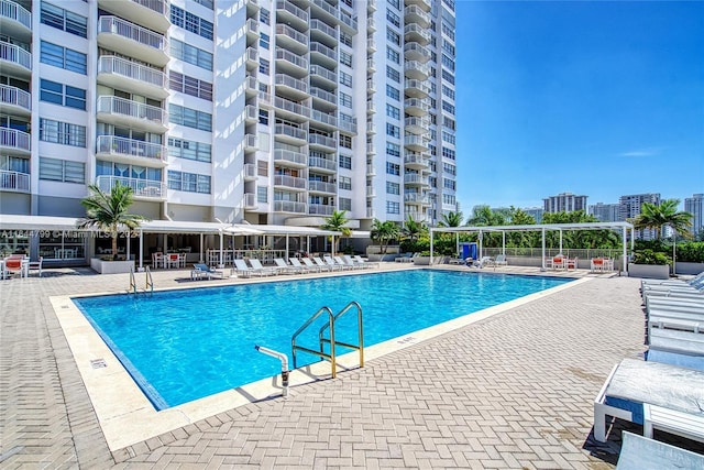 view of swimming pool