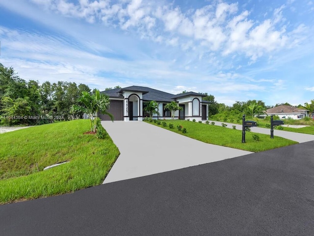 view of front of house featuring a front yard