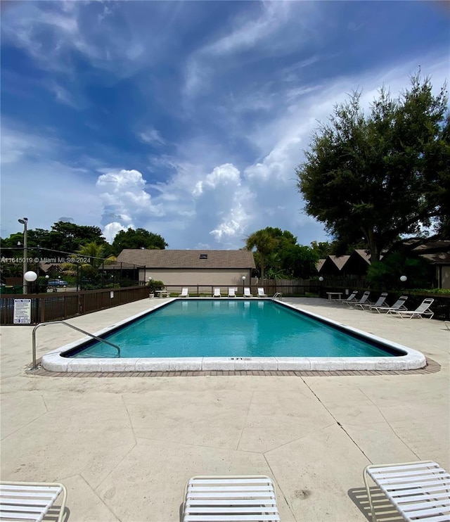 view of swimming pool featuring a patio