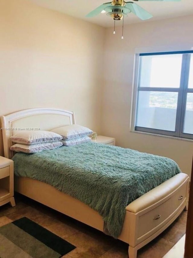 bedroom featuring ceiling fan