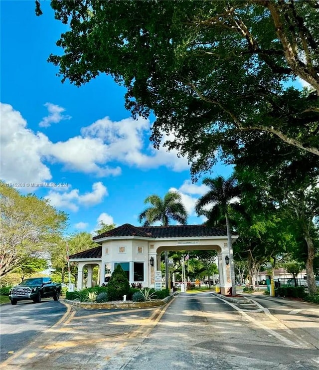 view of front of property