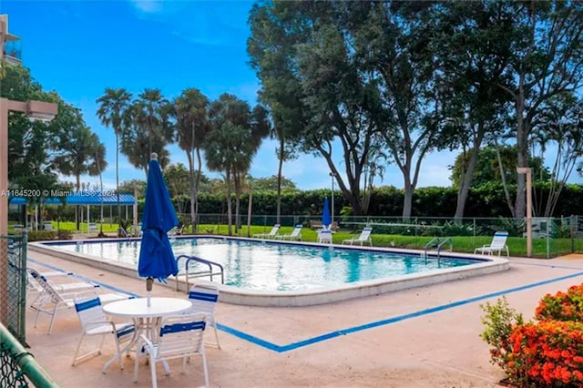 900 Saint Charles Pl Unit 316, Pembroke Pines, FL 33026 - community pool with a patio
