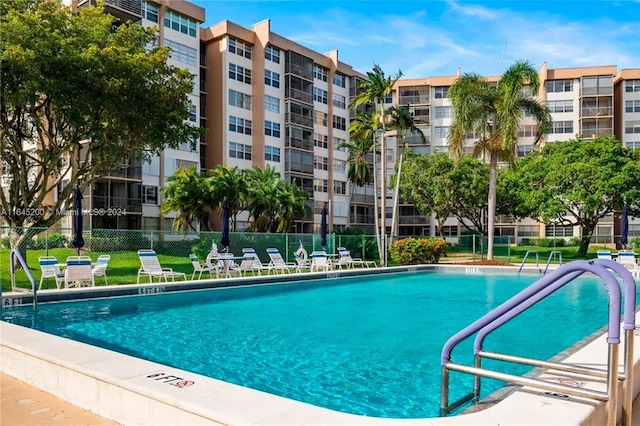 900 Saint Charles Pl Unit 316, Pembroke Pines, FL 33026 - view of community pool