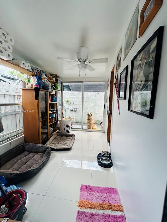 sunroom / solarium with ceiling fan