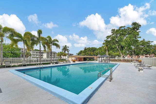 4800 Hillcrest Ln Unit 210, Hollywood, FL 33021 - community pool with fence