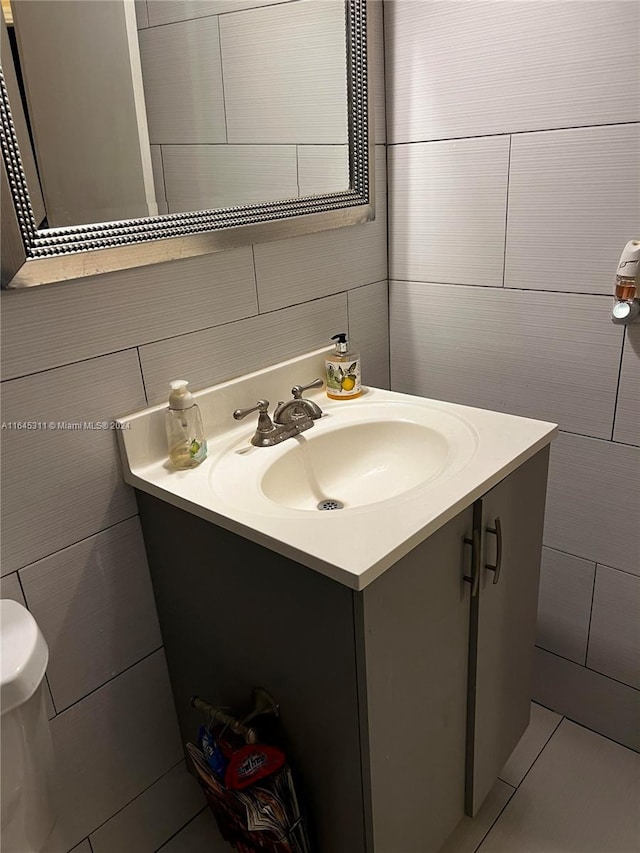 bathroom with toilet and vanity