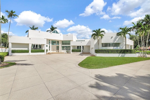 view of front of home with a front yard