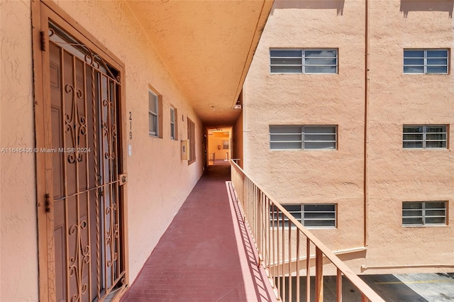 property entrance featuring a balcony