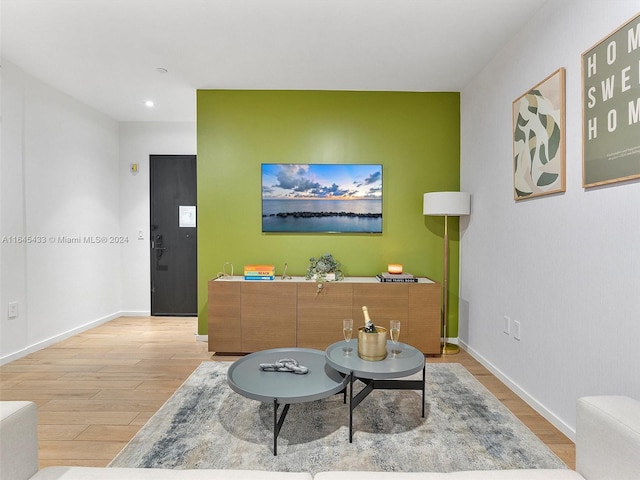 living area featuring recessed lighting, light wood-style flooring, and baseboards