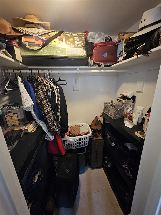 spacious closet featuring light tile patterned floors