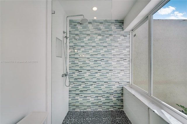 bathroom featuring tiled shower and recessed lighting