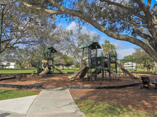 10202 Caracas St, Cooper City, FL 33026 - photo 29