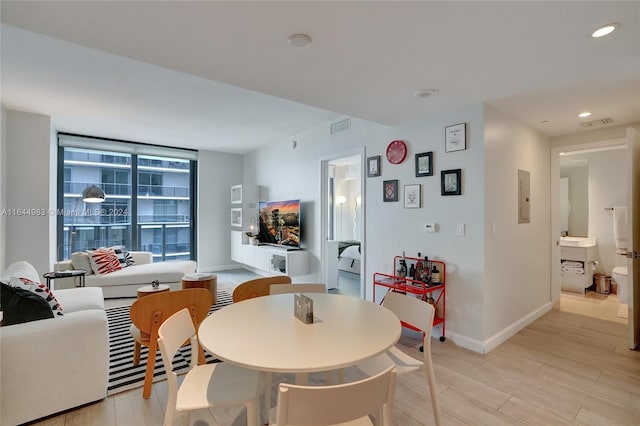 dining room with visible vents, baseboards, light wood-style flooring, and recessed lighting