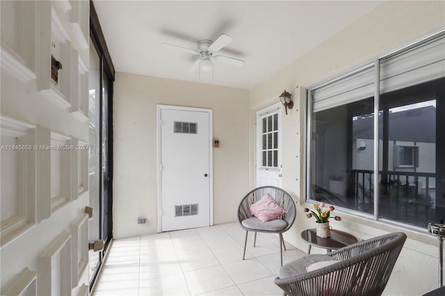 sunroom with ceiling fan