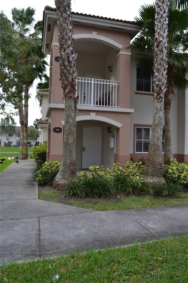 view of front of property with a balcony