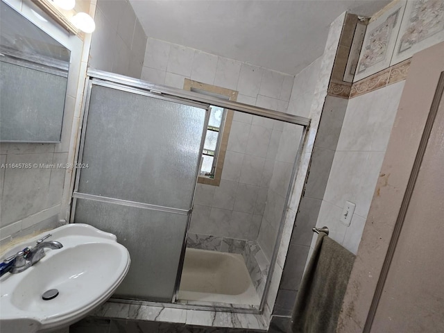 bathroom featuring sink and walk in shower