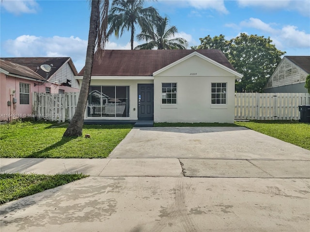 view of front of home featuring cooling unit and a front yard