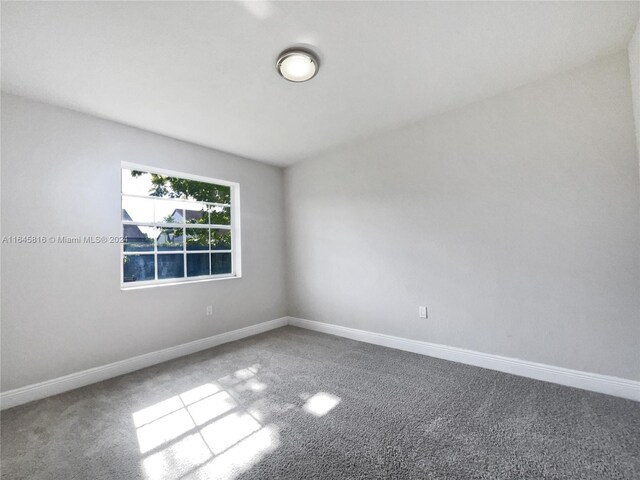 unfurnished room featuring carpet floors