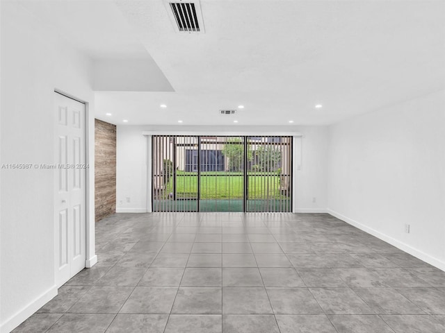 unfurnished room featuring light tile patterned flooring