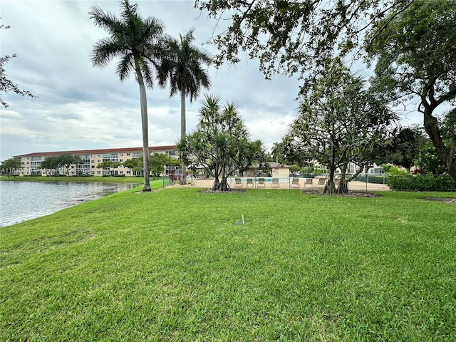 view of yard featuring a water view