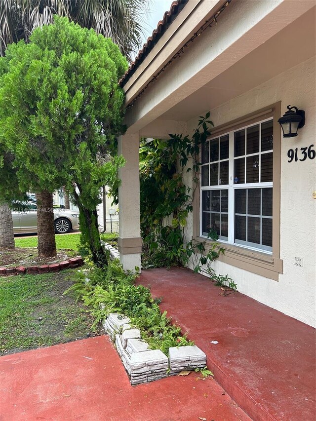 9136 NW 192nd Ter, Hialeah, FL 33018 - view of patio