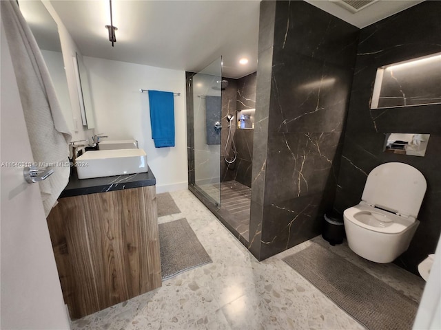 bathroom with a shower with door, vanity, and toilet