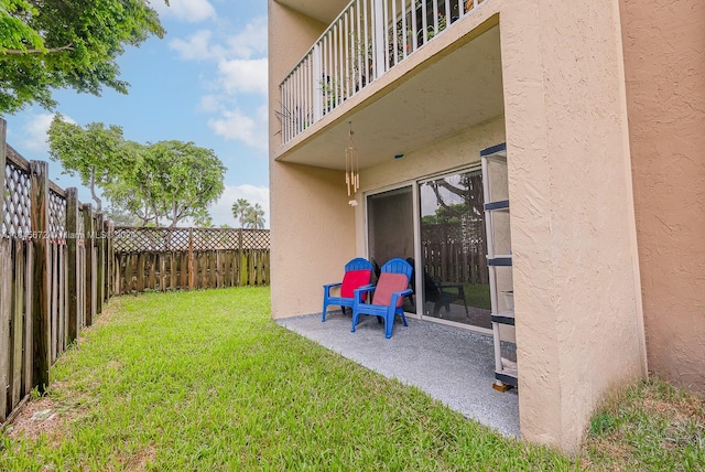 view of yard with a balcony