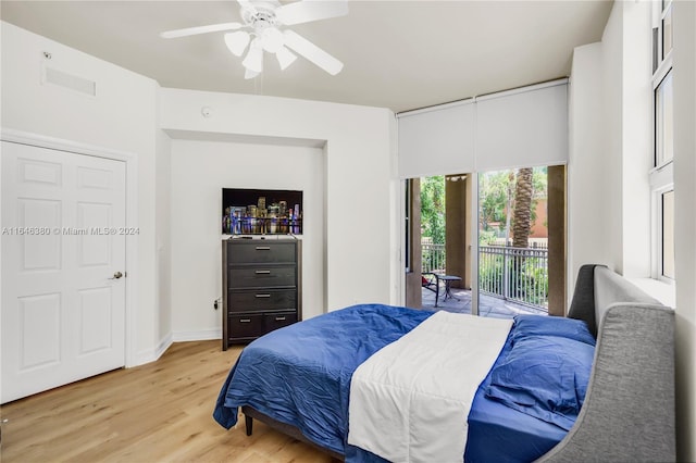 laundry area with light hardwood / wood-style flooring and independent washer and dryer