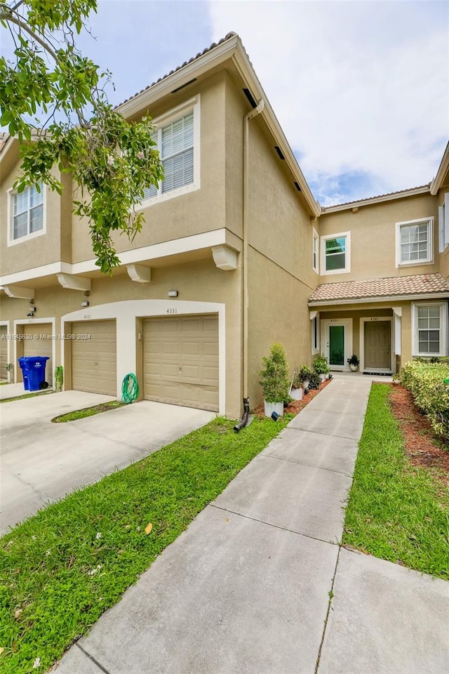 townhome / multi-family property featuring a garage