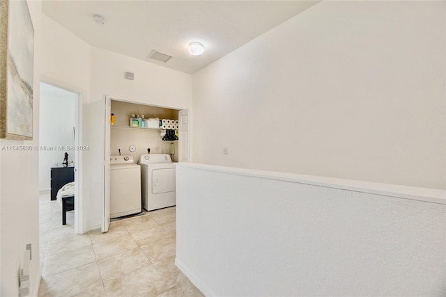 laundry room with light tile patterned floors, laundry area, visible vents, and independent washer and dryer