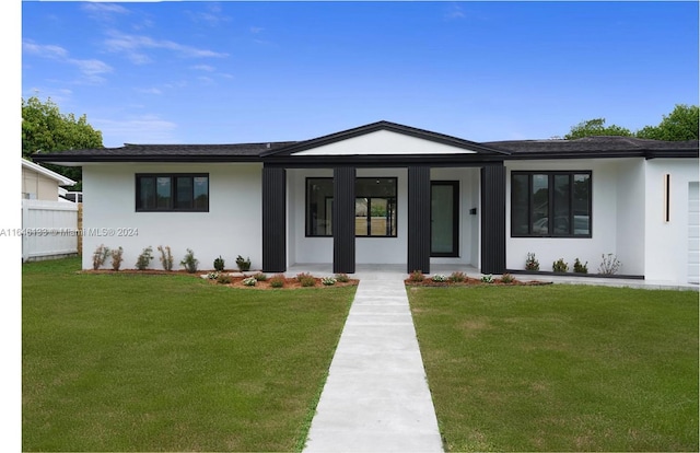 view of front of house with a front lawn