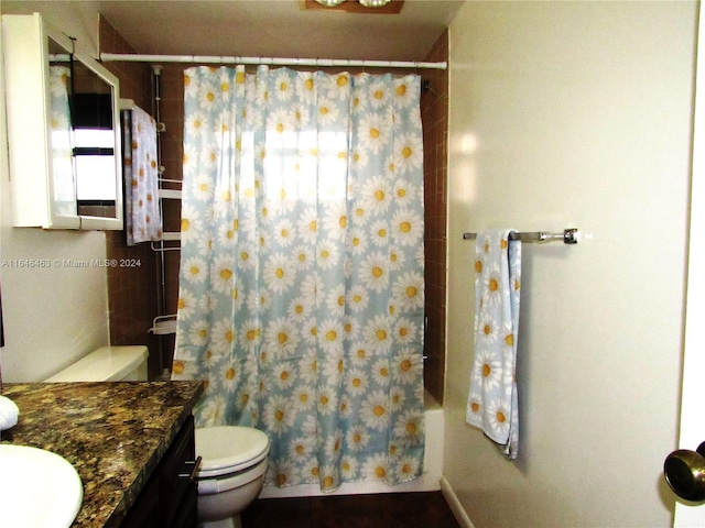 full bathroom with toilet, vanity, and shower / bath combo