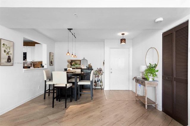 dining room with light hardwood / wood-style floors