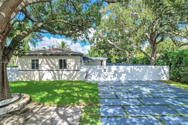 view of front of home with a front lawn