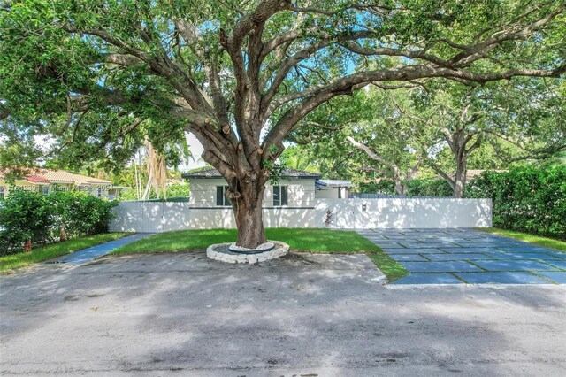 view of front of house featuring a patio