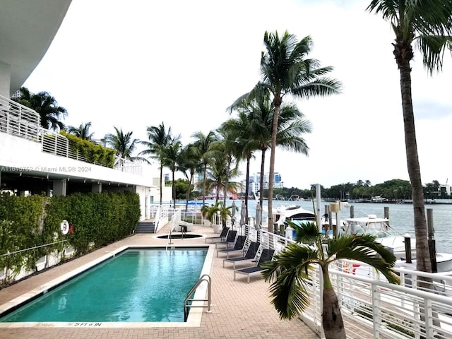 view of pool featuring a water view