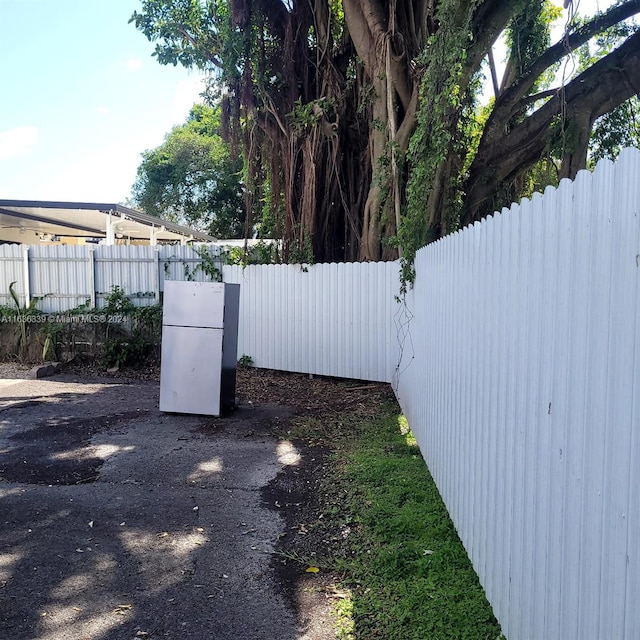 view of yard featuring fence