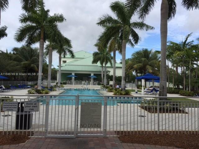 view of swimming pool