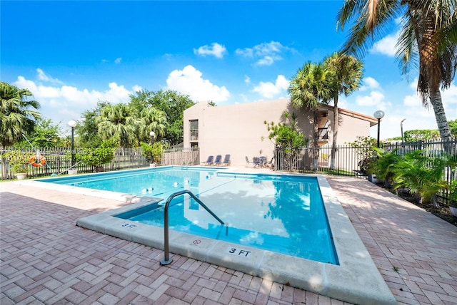 view of swimming pool