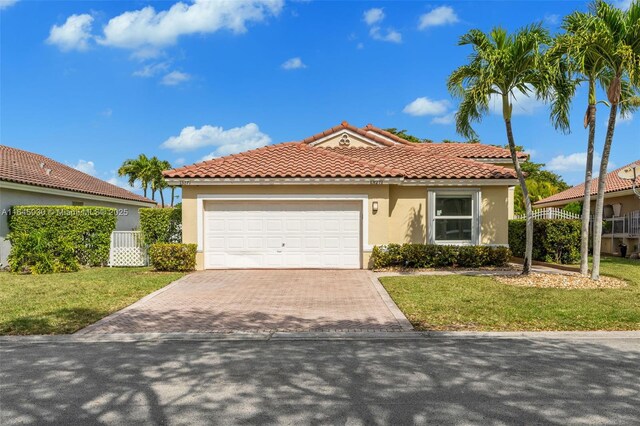 view of front of home featuring a garage and a front yard