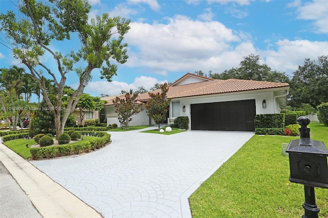 view of front of property featuring a front lawn and a garage