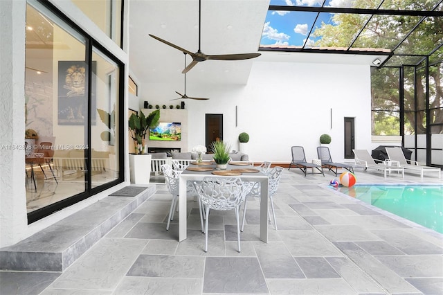 sunroom / solarium with ceiling fan