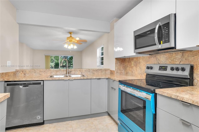 kitchen featuring ceiling fan, tasteful backsplash, sink, and appliances with stainless steel finishes