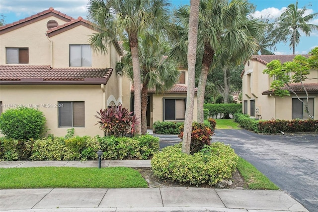 view of mediterranean / spanish-style house